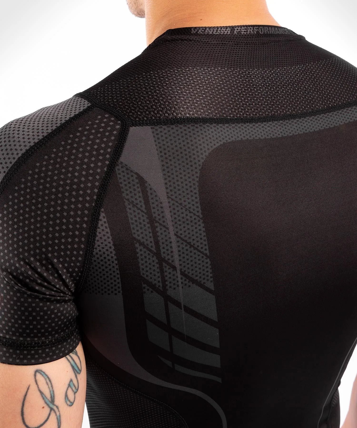 Rash Guard - Venum - 'Athletics' kortærmet - Sort-Gul