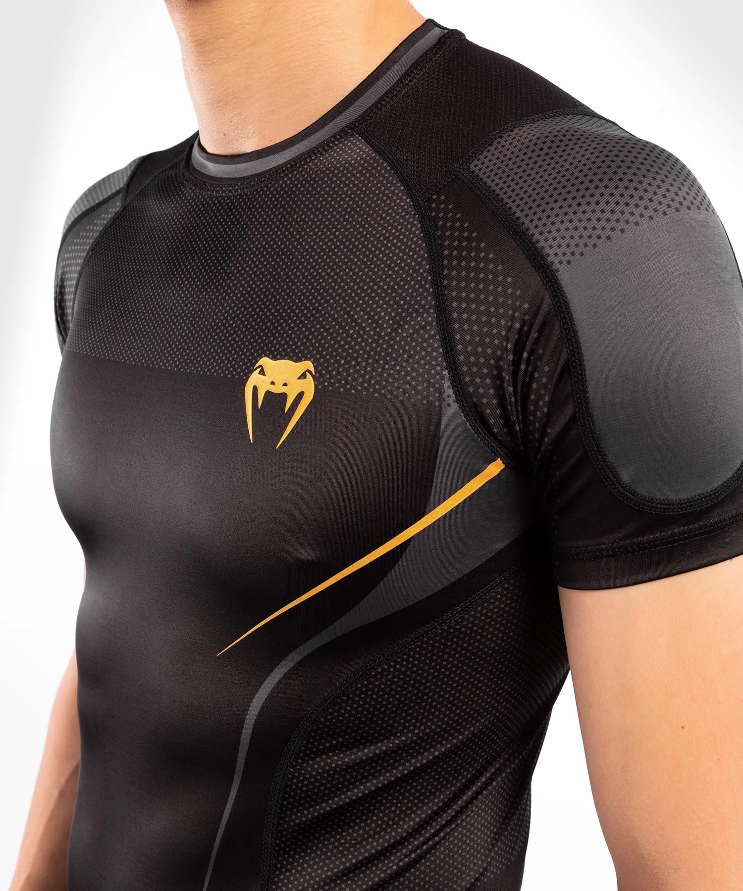Rash Guard - Venum - 'Athletics' kortærmet - Sort-Gul